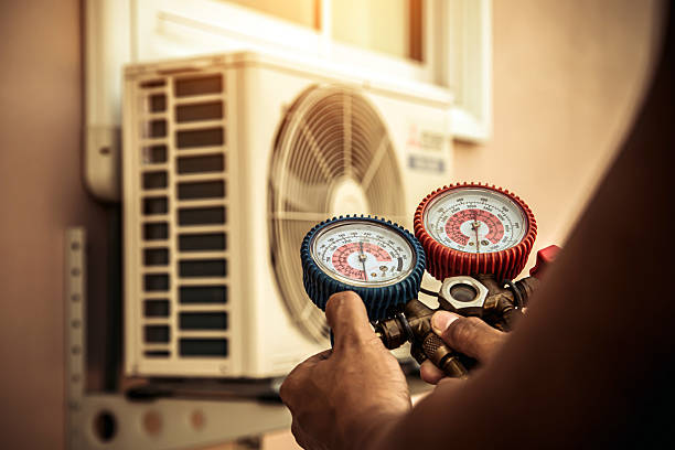 Professional Hvac technician working in Fenton, MO